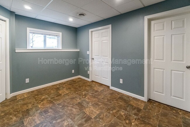 Building Photo - 2324 E South Crescent Ave