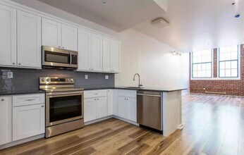 Building Photo - Luxurious 1-Bed/1-Bath Condo At Bridgeview Place! Available January 2026!