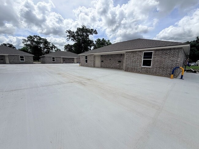 Building Photo - Only 2 Units Left! Brand-New 2BR/2BA Duplexes Near McNeese