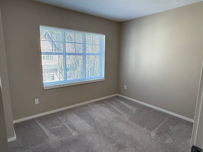 Building Photo - 2Bd/2.5Ba Redmond Townhouse