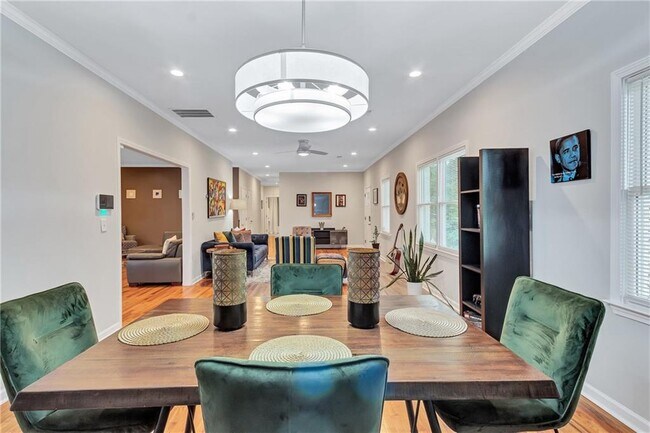 Building Photo - 2418 Bollingbrook Dr SW