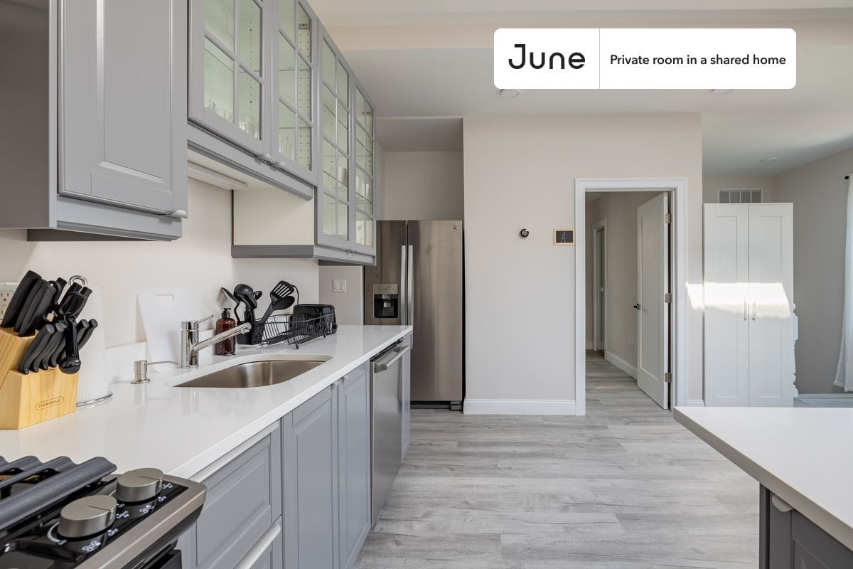 Building Photo - Room in Shared 5 bed/2 bath home in JFK/UMass