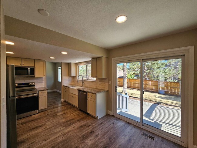 Building Photo - 180 Prairie Ridge Rd