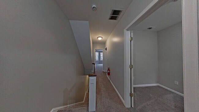 Building Photo - 6032 Walnut St