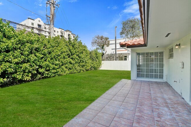 Building Photo - 5721 SW 11th St