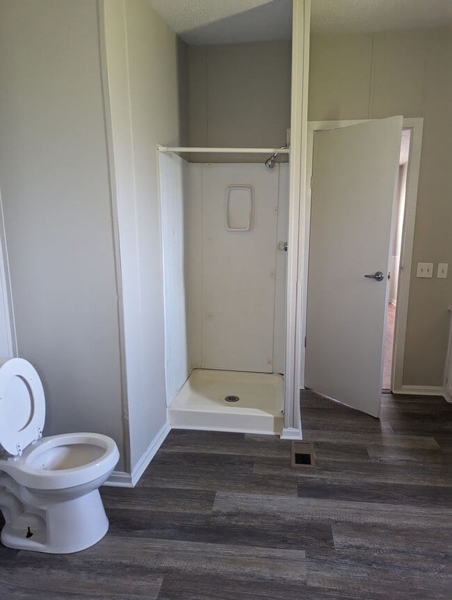 Building Photo - 4 BR, 2 BA 1,792 sq ft doublewide Trailer ...