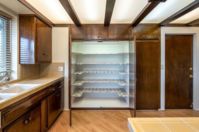 Building Photo - Home in La Crescenta Mountains