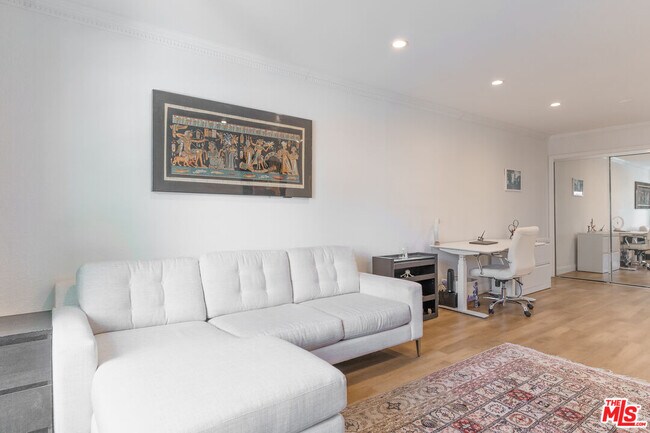 Building Photo - 1351 N Orange Dr