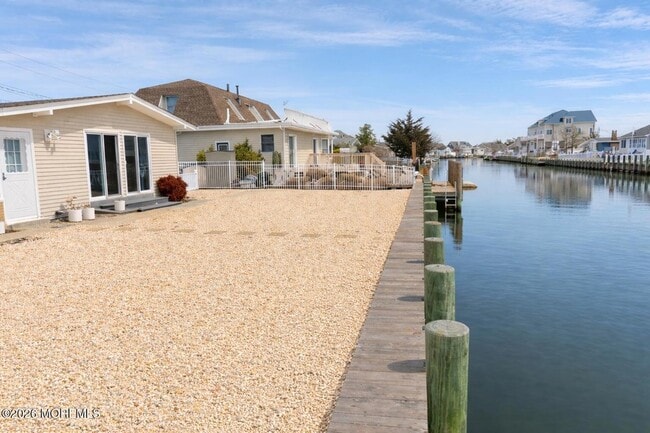 Building Photo - 825 Leeward Dr