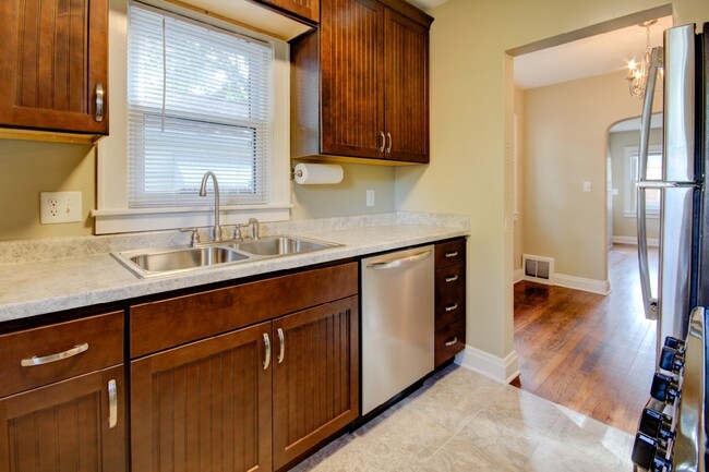 Building Photo - Beautifully Remodeled 2 Bedroom Home