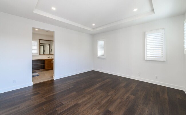 Building Photo - 51 Diamond Flats