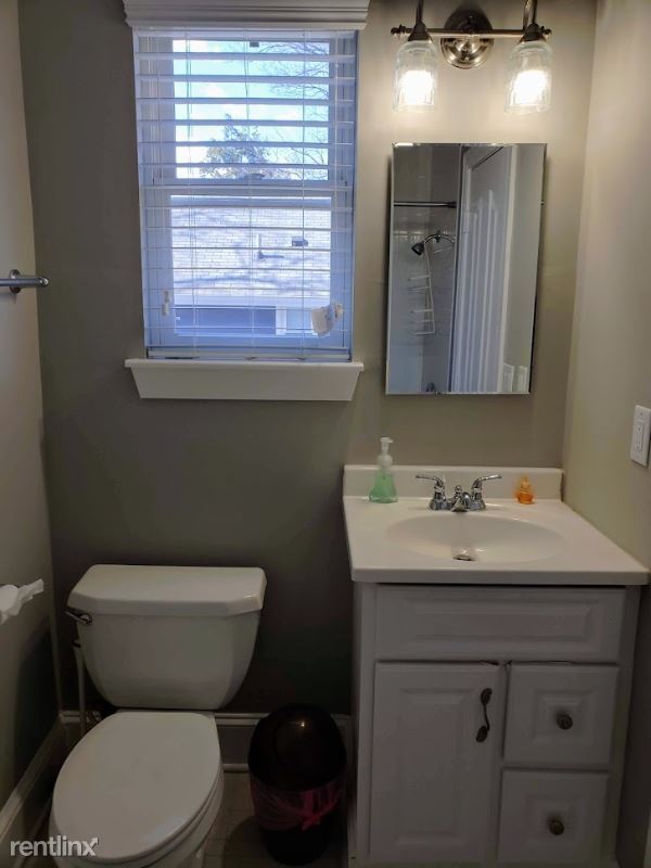Building Photo - 4 br, 3.5 bath House - 4426 Ord St NE