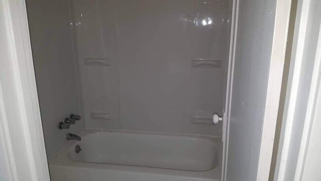 Building Photo - 46 1/2 S 6th St