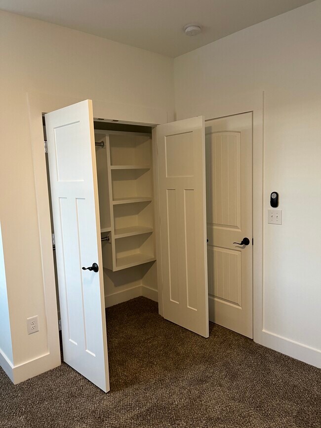 Building Photo - 924 Caruthers Ave