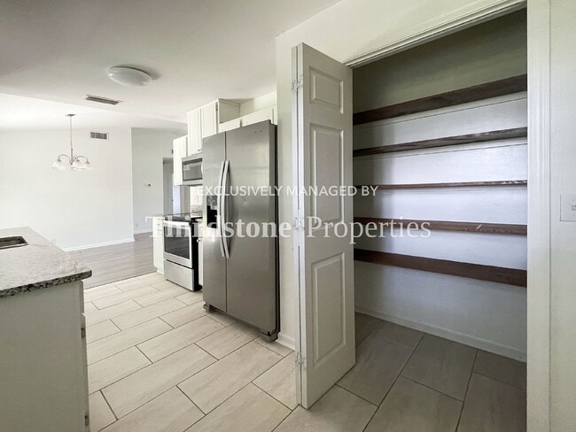 Building Photo - 139 Cherry Point Dr