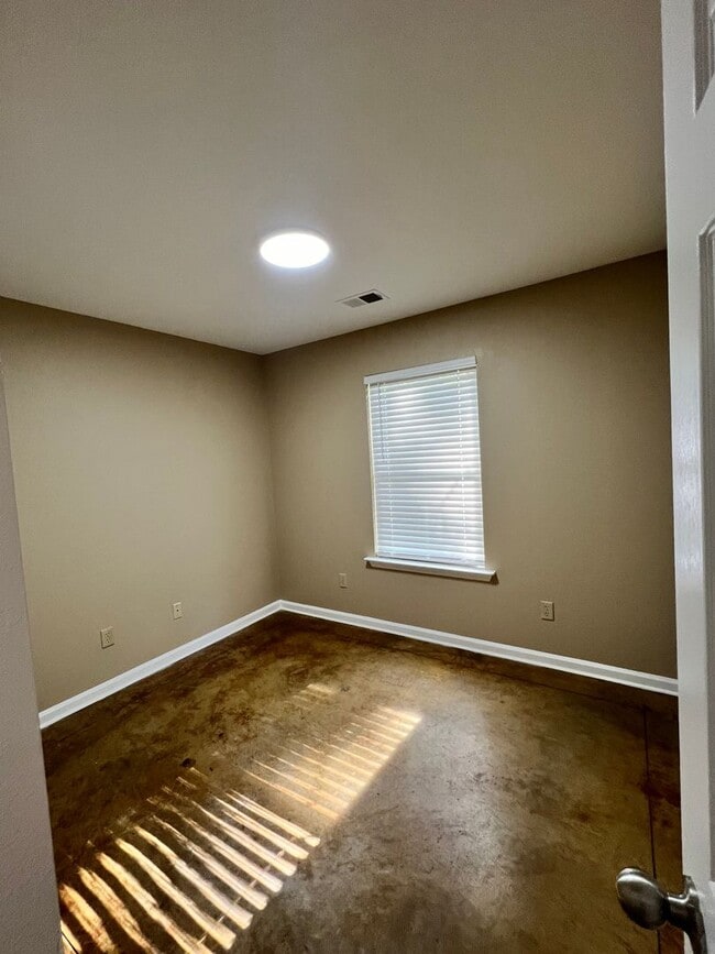 Building Photo - 3 BD 1 BA home in Millington! Minutes from Navy Base