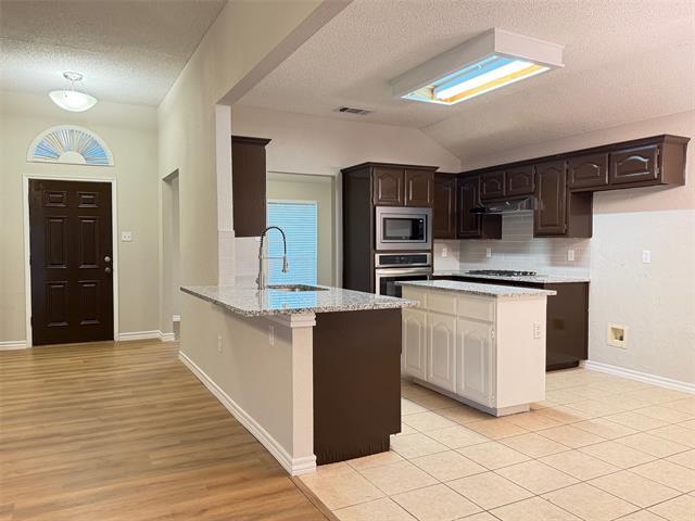Building Photo - 621 Oak Forest Ln