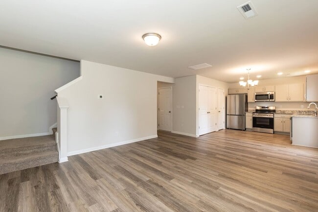 Building Photo - Modern Four Bedroom Home