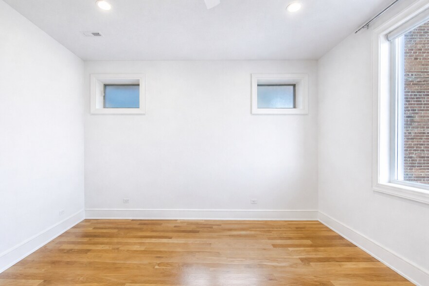 Building Photo - 2424 W Chicago Ave