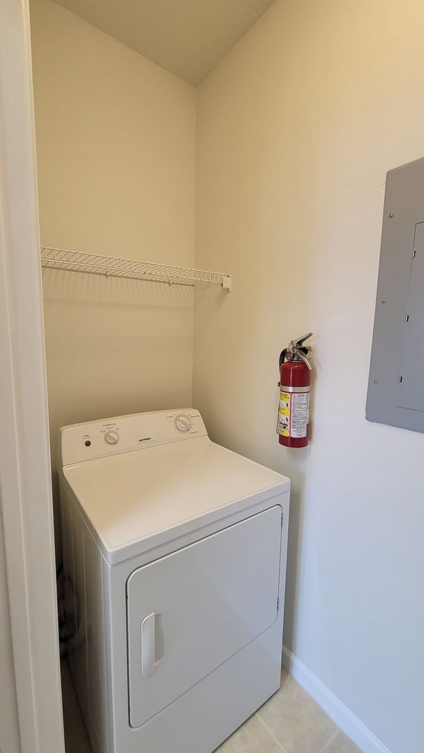 Building Photo - The Villas Condominiums  2/2 AVAILALBE NOW!