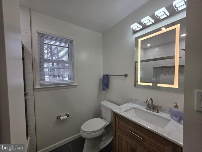 Building Photo - 8140 Drayton Ln