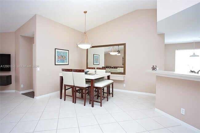 Building Photo - 4104 Pine Ridge Ln