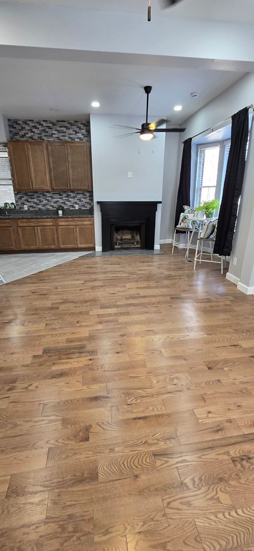 Building Photo - Beautifully Rehabbed Condo with Charm-Pool...