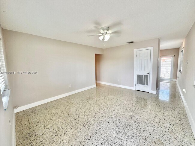 Building Photo - 10303 NW 35th Pl