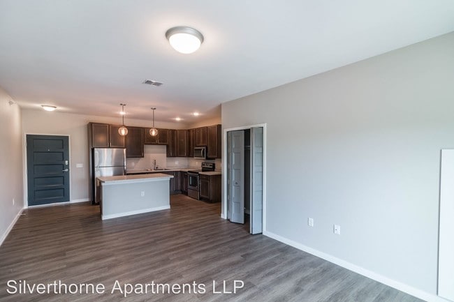 Building Photo - 2113 S Silverthorne Ave