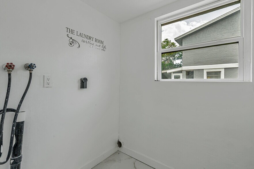 Building Photo - 2066 San Marino Way N