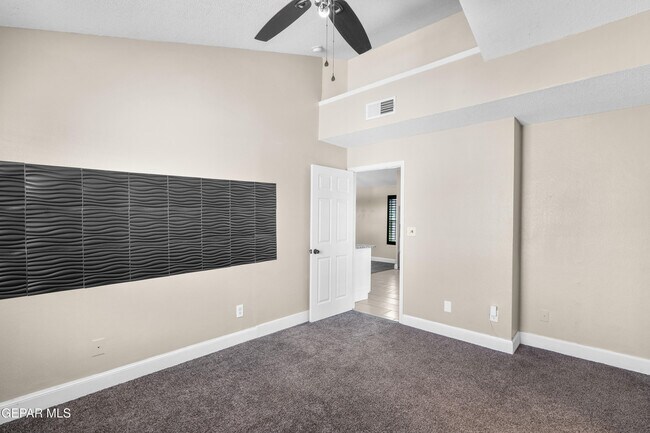 Building Photo - 450 Sunrise Hills Dr