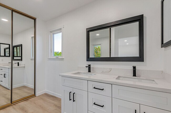 Building Photo - Stunning Updated Home in Almaden Valley