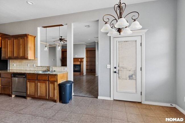 Building Photo - 941 NE 30th St