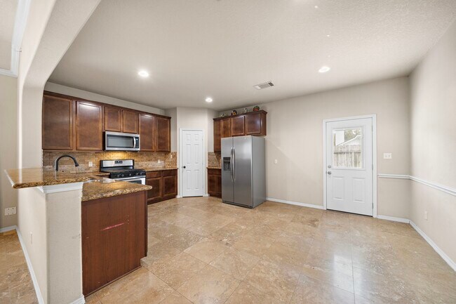 Building Photo - 18319 Hillingdon Ln
