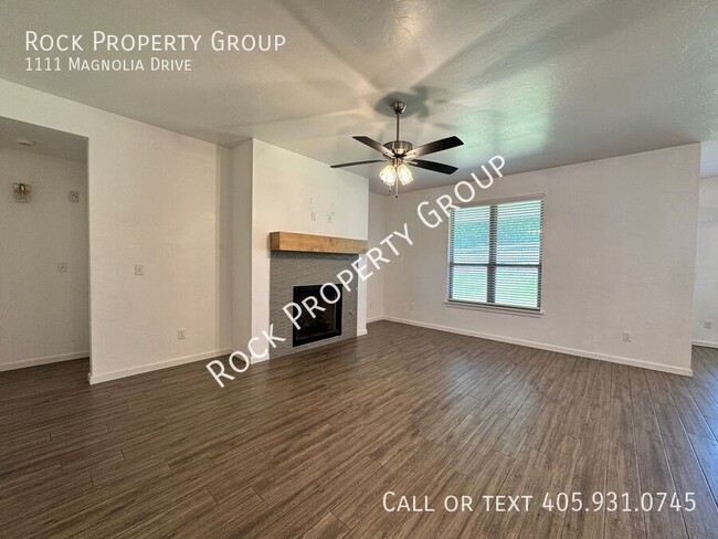 Building Photo - 1111 Magnolia Dr