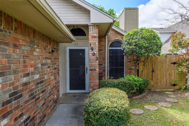 Building Photo - 1902 Lee Dr