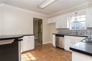 Building Photo - 405 Trails End Ln