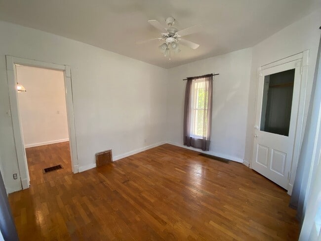 Building Photo - $500 OFF FIRST MONTH RENT -3 Bedroom Single Family Home with Gleaming Wood Floors Could Be Yours!
