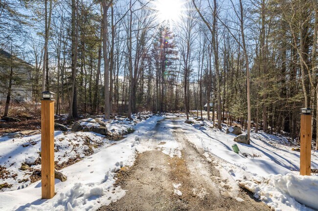 Building Photo - 9 Belshyre Ct