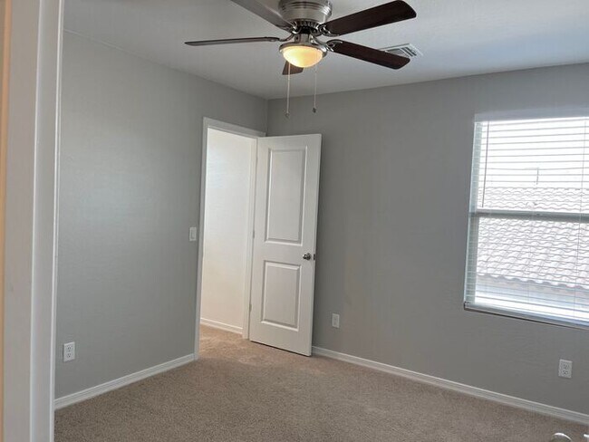 Building Photo - Home in Litchfield Park at Canyon Views! 5bd 3ba! Mountain Views!
