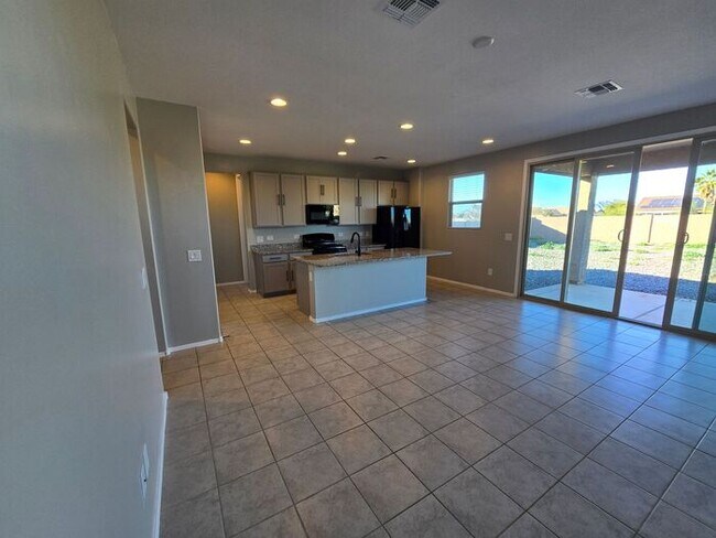 Building Photo - MOVE IN SPECIAL!! 3 Bedroom/ 2 Bath Red Rock Oasis
