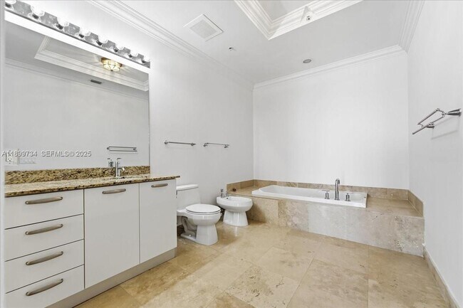 Building Photo - 704 N Ocean Blvd