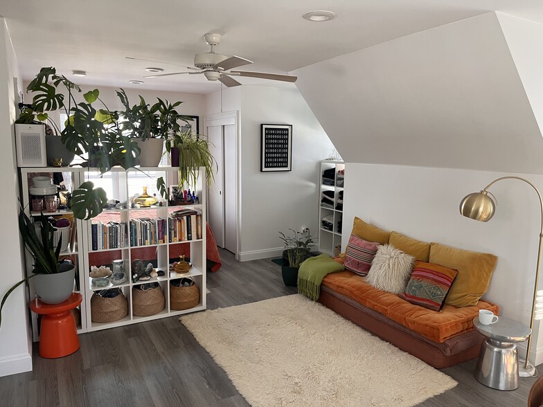 Building Photo - 196 Sheephill Rd