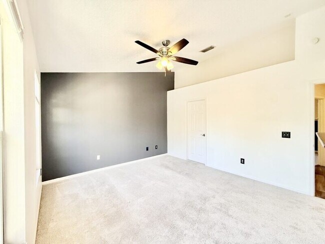 Building Photo - 13706 Forest Lake Dr