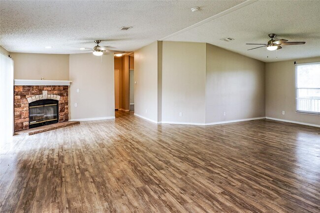 Building Photo - 9824 Stone Ranch Blvd