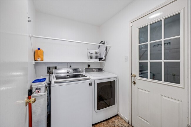 Building Photo - 16406 Cypress Valley Dr