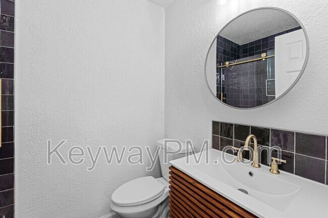 Building Photo - 3327 Cockatoo Rd