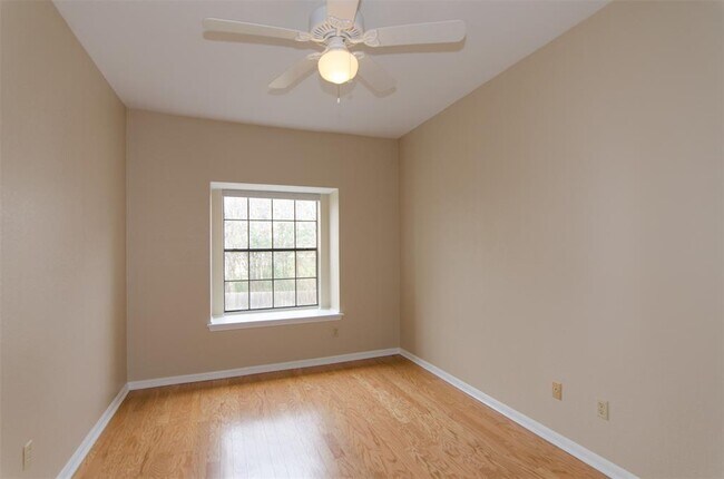 Building Photo - 10819 Crown Colony Dr