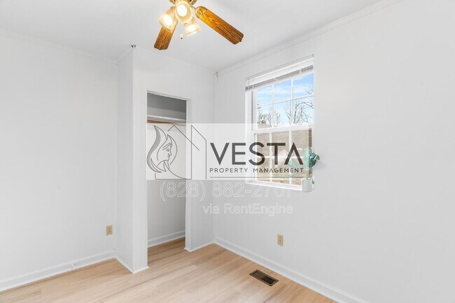 Building Photo - 4 Katra Ln