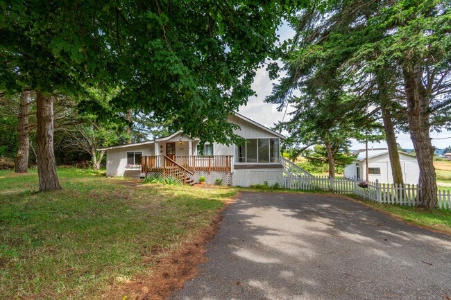 Building Photo - 2 Bed 2 Bath Country Home with Penn Cove View on 2.5 Acres